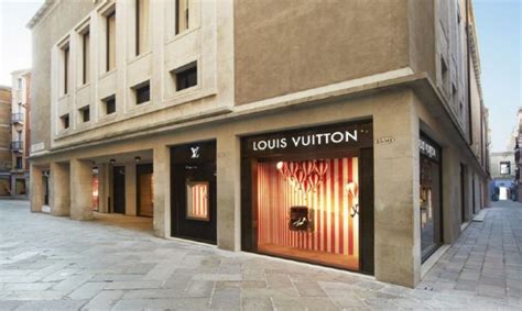 louis vuitton firenze lavora con noi poggi|Louis Vuitton: 400 posti di lavoro nella nuova fabbrica.